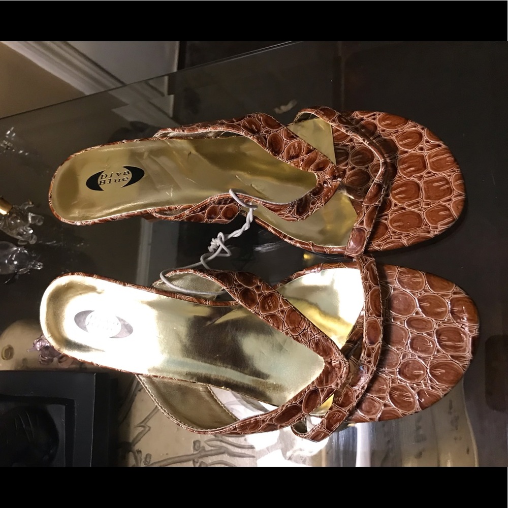 NEW!!!  Diva Blue Brown crocodile print size 10M